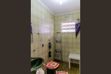 Banheiro da Sala de casa para alugar com 2 quartos, 90m² em Vila Luzita, Santo André