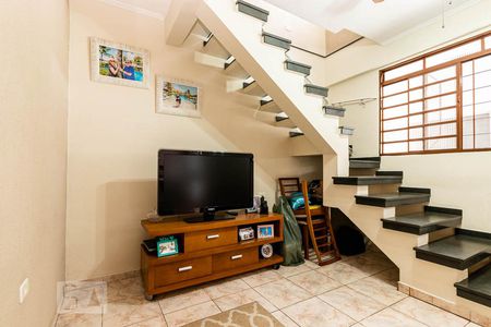 Sala  de casa à venda com 4 quartos, 300m² em Vila Dalila, São Paulo