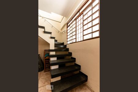 Casa à venda com 300m², 4 quartos e 3 vagasEscada 