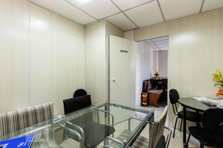 Casa à venda com 300m², 4 quartos e 3 vagasEscritório 