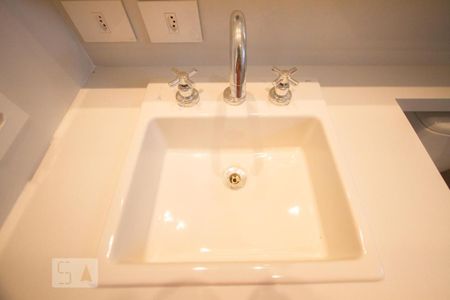Detalhe Banheiro Suíte de apartamento para alugar com 2 quartos, 70m² em Campo Belo, São Paulo
