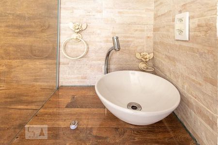 Casa para alugar com 250m², 3 quartos e 3 vagas Casa para alugar com 250m², 3 quartos e 3 vagasBanheiro da suíte 1