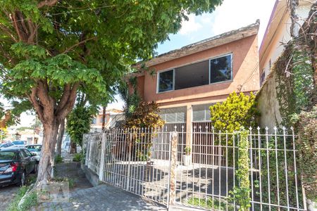 Casa para alugar com 250m², 3 quartos e 3 vagas Casa para alugar com 250m², 3 quartos e 3 vagasFachada