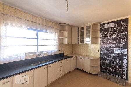 Casa para alugar com 250m², 3 quartos e 3 vagas Casa para alugar com 250m², 3 quartos e 3 vagasCozinha