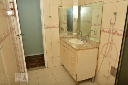Apartamento à venda com 136m², 4 quartos e 1 vagaBanheiro principal