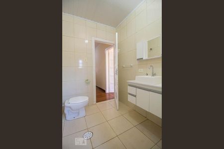 Casa à venda com 140m², 3 quartos e 2 vagasBanheiro 1