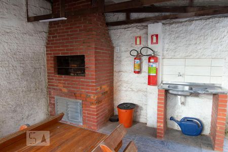 Apartamento para alugar com 60m², 2 quartos e sem vagaÁrea comum - Churrasqueira