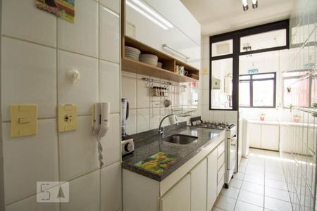 Apartamento à venda com 66m², 2 quartos e 2 vagasCozinha 