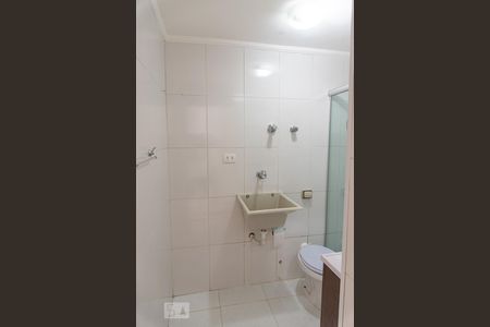 Banheiro de apartamento para alugar com 1 quarto, 30m² em Aclimação, São Paulo
