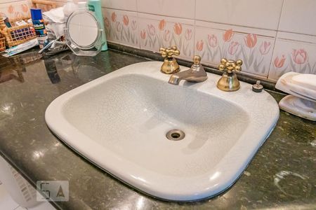 Casa de condomínio à venda com 350m², 4 quartos e 2 vagasDetalhe do Banheiro da Suíte 2