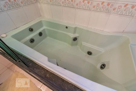 Casa de condomínio à venda com 350m², 4 quartos e 2 vagasDetalhe do Banheiro da Suíte 2