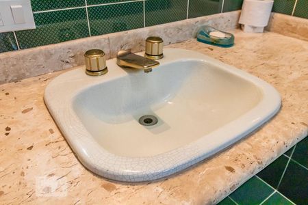 Casa de condomínio à venda com 350m², 4 quartos e 2 vagasDetalhe do Banheiro da Suíte 1