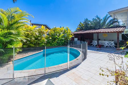 Casa de condomínio à venda com 350m², 4 quartos e 2 vagasQuintal