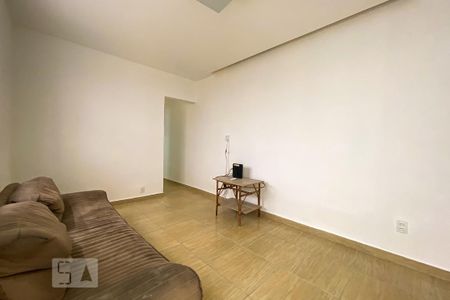 Sala de casa para alugar com 2 quartos, 78m² em Ramos, Rio de Janeiro