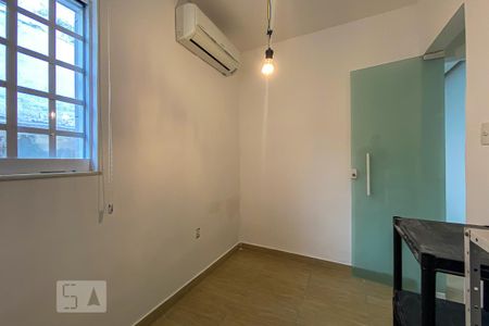 Quarto 1 de casa para alugar com 2 quartos, 78m² em Ramos, Rio de Janeiro