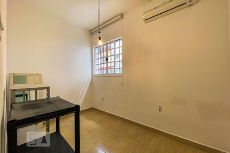 Quarto 1 de casa para alugar com 2 quartos, 78m² em Ramos, Rio de Janeiro