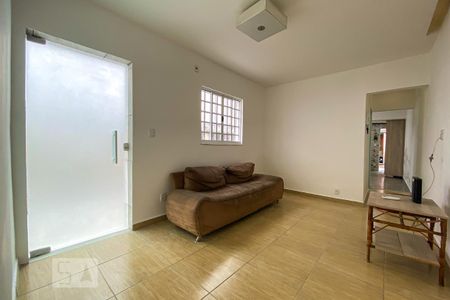 Sala de casa para alugar com 2 quartos, 78m² em Ramos, Rio de Janeiro