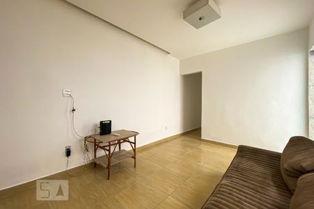 Sala de casa para alugar com 2 quartos, 78m² em Ramos, Rio de Janeiro