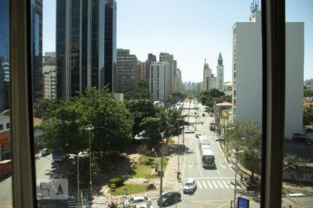 Vista Sala de apartamento para alugar com 2 quartos, 72m² em Itaim Bibi, São Paulo