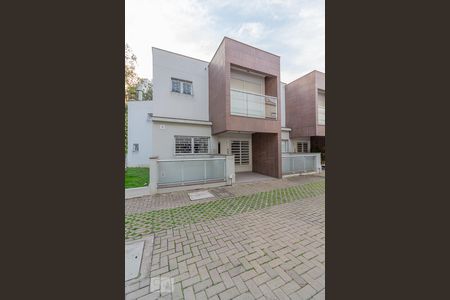 Casa de condomínio para alugar com 296m², 3 quartos e 3 vagasFachada