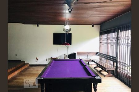 Casa à venda com 316m², 5 quartos e 6 vagas Casa à venda com 316m², 5 quartos e 6 vagasSala de jogos