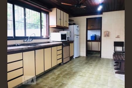 Casa à venda com 316m², 5 quartos e 6 vagas Casa à venda com 316m², 5 quartos e 6 vagasCozinha
