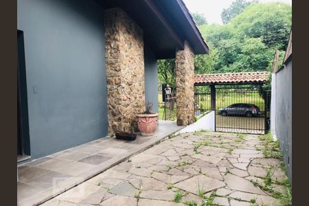 Casa à venda com 316m², 5 quartos e 6 vagas Casa à venda com 316m², 5 quartos e 6 vagasQuintal