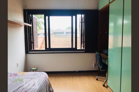 Casa à venda com 316m², 5 quartos e 6 vagas Casa à venda com 316m², 5 quartos e 6 vagasQuarto