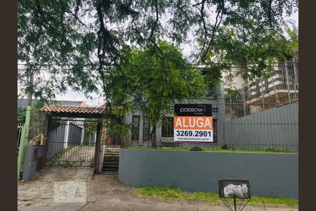 Casa à venda com 316m², 5 quartos e 6 vagas Casa à venda com 316m², 5 quartos e 6 vagasFachada