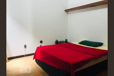 Casa à venda com 316m², 5 quartos e 6 vagas Casa à venda com 316m², 5 quartos e 6 vagasQuarto