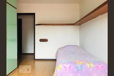 Casa à venda com 316m², 5 quartos e 6 vagas Casa à venda com 316m², 5 quartos e 6 vagasQuarto