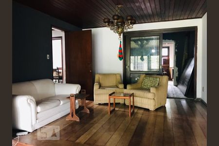 Casa à venda com 316m², 5 quartos e 6 vagas Casa à venda com 316m², 5 quartos e 6 vagasSala