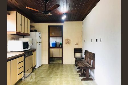 Casa à venda com 316m², 5 quartos e 6 vagas Casa à venda com 316m², 5 quartos e 6 vagasCozinha