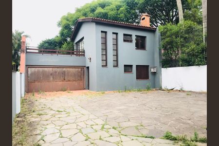 Casa à venda com 316m², 5 quartos e 6 vagas Casa à venda com 316m², 5 quartos e 6 vagasFachada