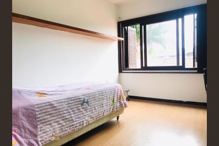 Casa à venda com 316m², 5 quartos e 6 vagas Casa à venda com 316m², 5 quartos e 6 vagasQuarto