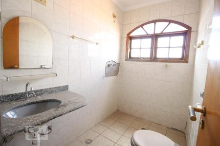 Banheiro da Suíte 1 de casa para alugar com 3 quartos, 200m² em Vila Libanesa, São Paulo