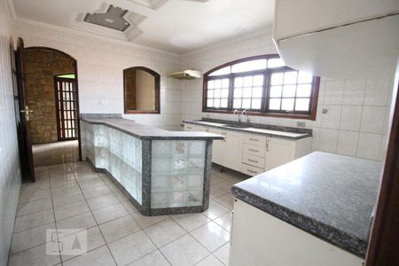 Cozinha de casa à venda com 3 quartos, 200m² em Vila Libanesa, São Paulo