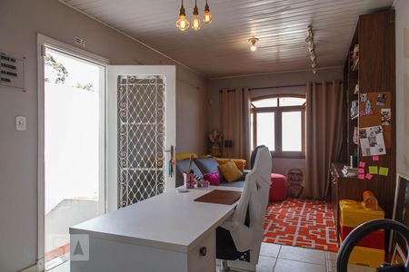 Casa à venda com 220m², 4 quartos e 3 vagasStudio