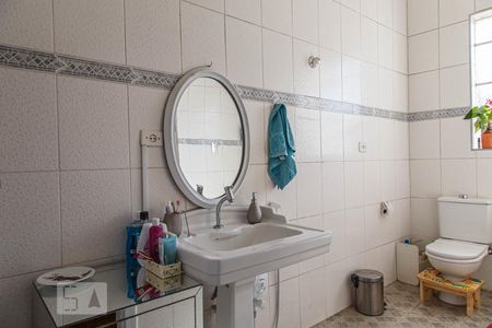 Casa à venda com 220m², 4 quartos e 3 vagasBanheiro 1