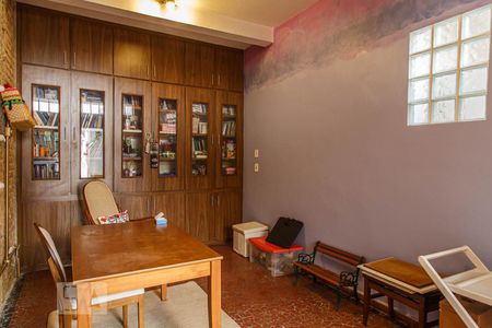 Casa à venda com 220m², 4 quartos e 3 vagasStudio