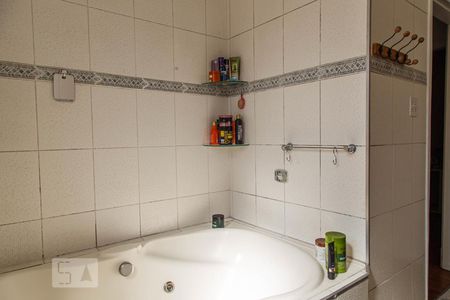 Casa à venda com 220m², 4 quartos e 3 vagasBanheiro 1