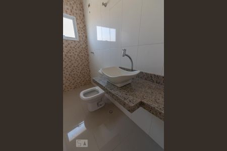 Casa à venda com 180m², 3 quartos e 5 vagasBanheiro da suíte