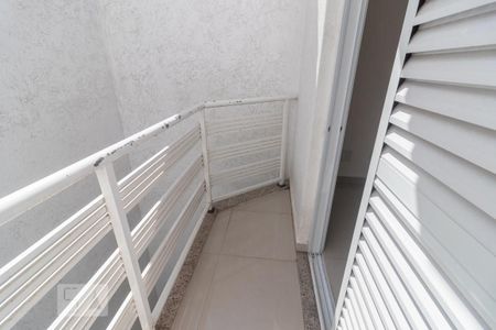 Casa à venda com 180m², 3 quartos e 5 vagasQuarto 2 varanda