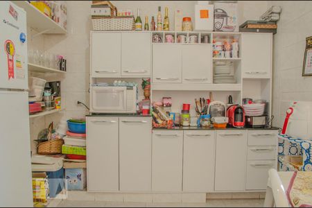 Casa à venda com 330m², 5 quartos e 4 vagas Casa à venda com 330m², 5 quartos e 4 vagasCozinha da casa 1