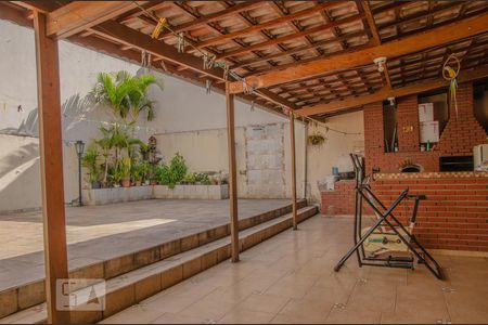 Casa à venda com 330m², 5 quartos e 4 vagas Casa à venda com 330m², 5 quartos e 4 vagasQuintal