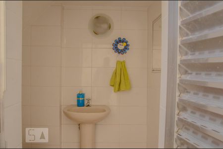 Casa à venda com 330m², 5 quartos e 4 vagas Casa à venda com 330m², 5 quartos e 4 vagasLavabo