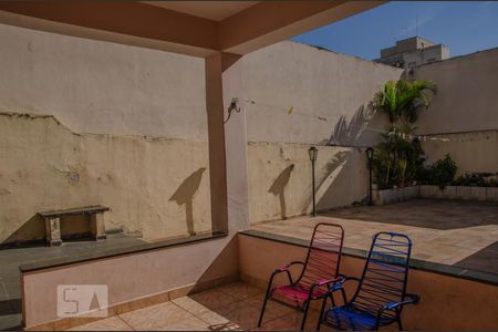 Casa à venda com 330m², 5 quartos e 4 vagas Casa à venda com 330m², 5 quartos e 4 vagasQuintal