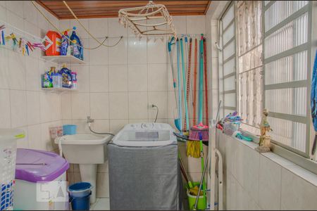 Casa à venda com 330m², 5 quartos e 4 vagas Casa à venda com 330m², 5 quartos e 4 vagasÁrea de serviço da casa 1