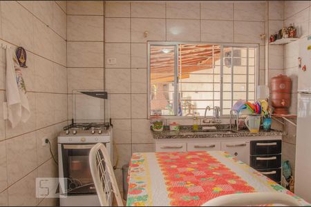 Casa à venda com 330m², 5 quartos e 4 vagas Casa à venda com 330m², 5 quartos e 4 vagasCozinha da casa 2