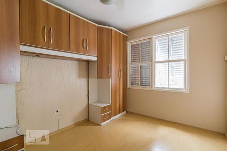 Quarto 1 de apartamento para alugar com 2 quartos, 59m² em São João, Porto Alegre